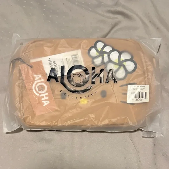 ALOHA Collection Special Edition Hawaii Hello Kitty Face Crossbody Bag - Picture 4 of 5